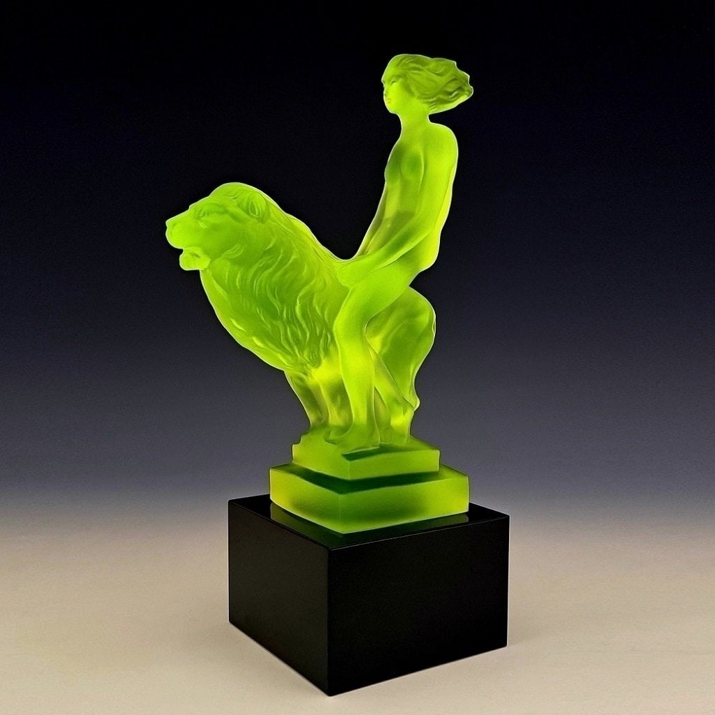 Art Deco Vaseline Uranium Glas ' Girl with a lion ' Car Mascot Sculpture 1930' H.Hoffmann: Top Quality Vaseline Uranium Glass. This piece was made in Bohemia from ORIGINAL antique vintage molds that were used during the 1930's - 1939's. It is BREATHTAKING high quality satin finish glass scu