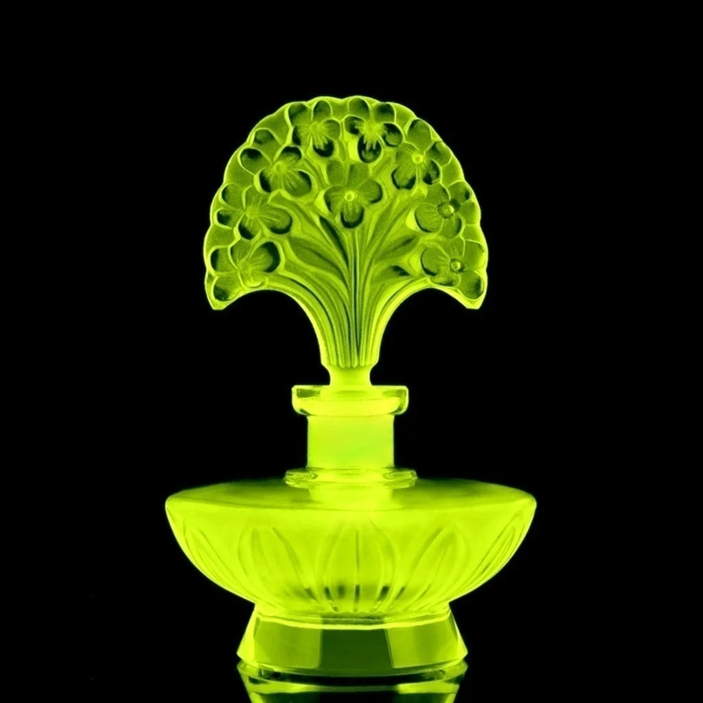 Art Deco Uranium Glass Bohemian Perfume Bottle 1930' H.Hoffmann: A stunning Bohemian uranium glass perfume bottle featuring an elegant Art Deco design and a beautiful satin-finish surface. Under UV light, the uranium glass produces a wonderfully vibrant glow, makin