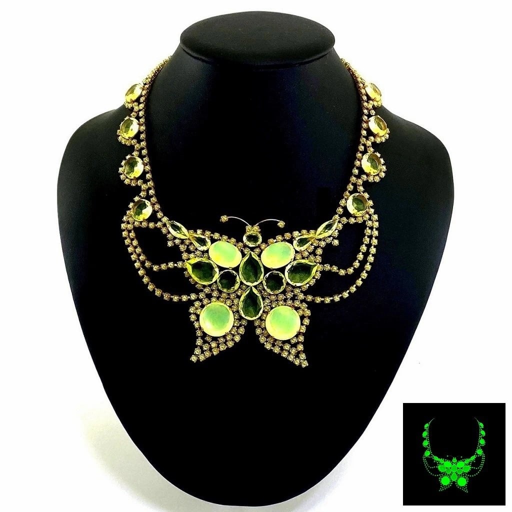 Art Deco Vaseline Uranium Glass Vintage Necklace: Really nice piece that glows beautifully under UV light. All the stones in this necklace are from uranium glass. Made in Czechoslovakia. Dimensions: Measures 18" including extender and clasp. Adjustab