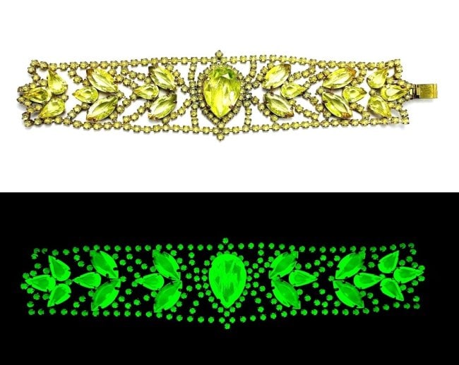 Art Deco Vintage Bracelet Vaseline Uranium Glass: Really nice piece that glows beautifully under UV light. All the stones in this bracelet are from uranium glass.Made in Czechoslovakia. Dimensions: Length 7 1/2 '', Width 1 3/4 ''. Fast delivery time 