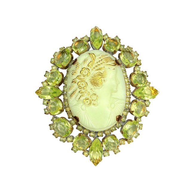 Vintage Vaseline Uranium Glass Cameo Vintage Brooch Pin: Really nice piece that glows beautifully under UV light. All the stones in this brooch are from uranium glass. Made in Czechoslovakia. Dimensions: Height: 3 '', Width: 2 3/4 ''. Fast delivery time wor