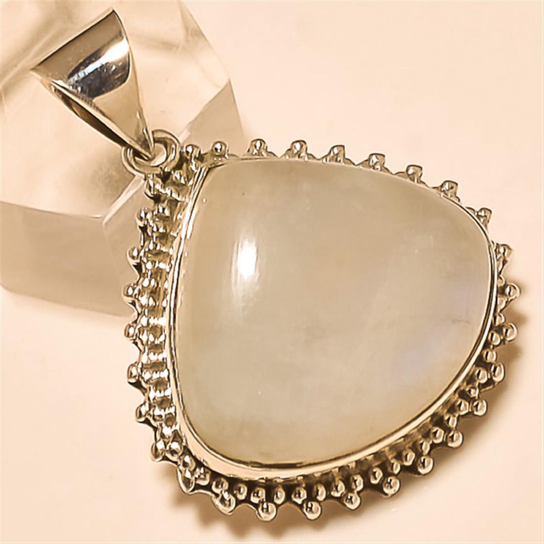 Moonstone Pendant Solid Sterling Silver: Moonstone Pendant Solid Sterling Silver Length:1.5 inch Weight:13 gram #P-046