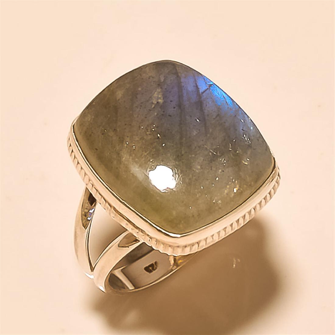 Labradorite RING Solid Sterling Silver: Labradorite RING Solid Sterling Silver Length:0.75inch Weight:8gram Size:8.50 #R-203