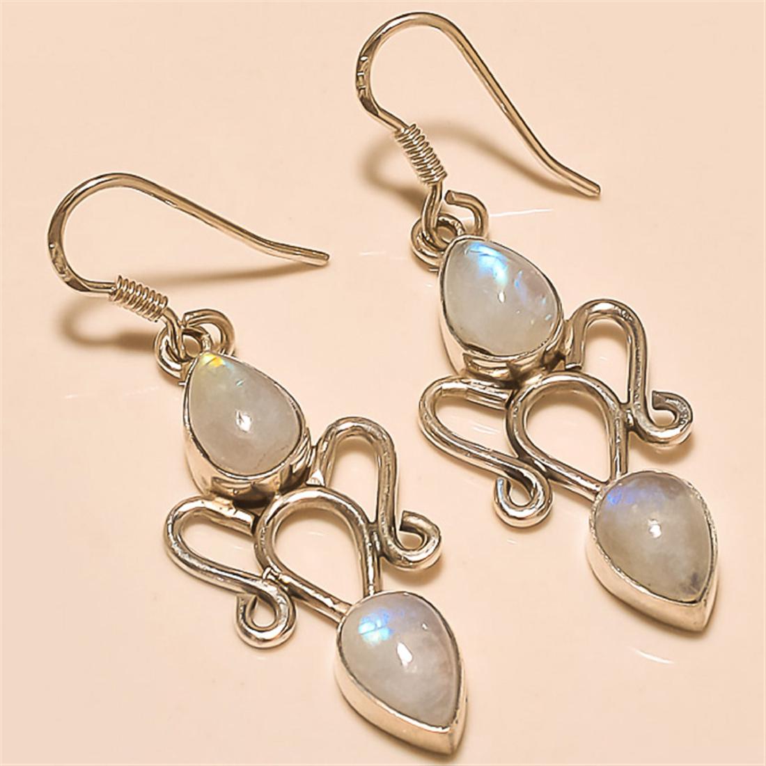 Moonstone Earring Solid Sterling Silver: Moonstone Earring Solid Sterling Silver Length:2 inch Weight:6 gram #E-081