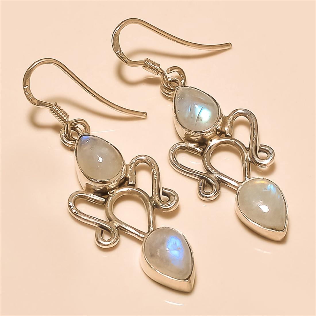 Moonstone Earring Solid Sterling Silver: Moonstone Earring Solid Sterling Silver Length:2 inch Weight:7 gram #E-059