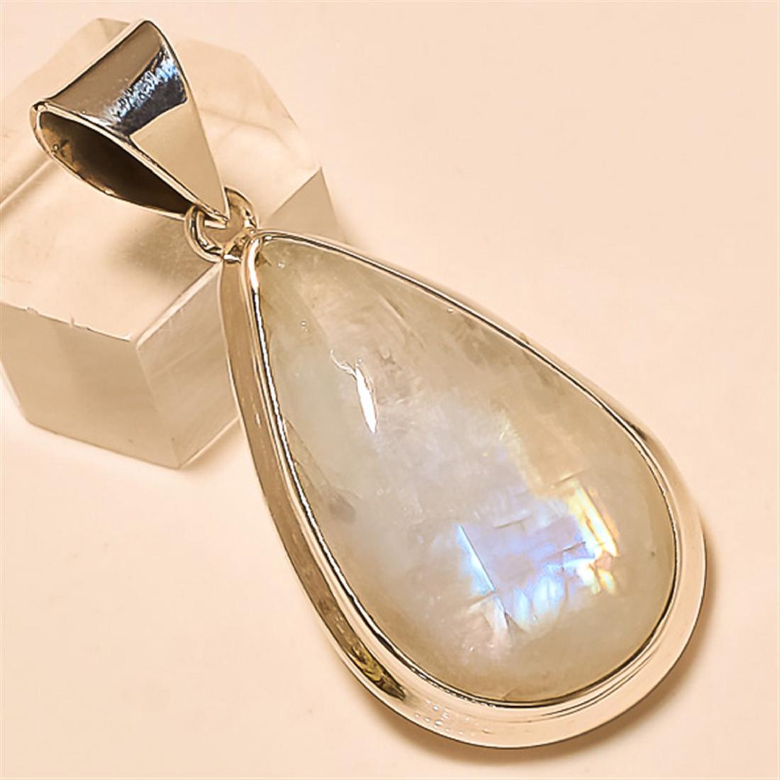 Moonstone Pendant Solid Sterling Silver: Moonstone Pendant Solid Sterling Silver Length:1.75 inch Weight:10 gram #P-023