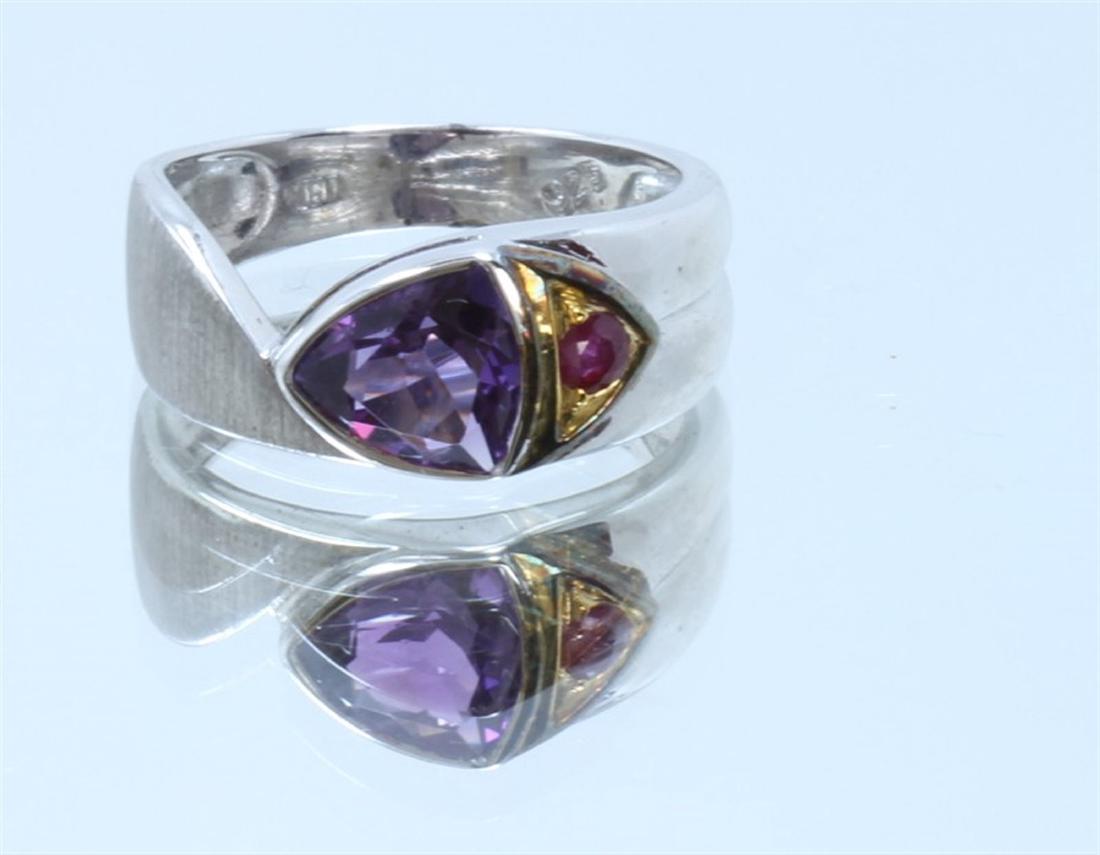 Sterling Silver .925 Amethyst w/ Ruby Ring Two Toned: Sterling Silver .925 Amethyst w/ Ruby Ring Two Toned 4.88gram #SL038