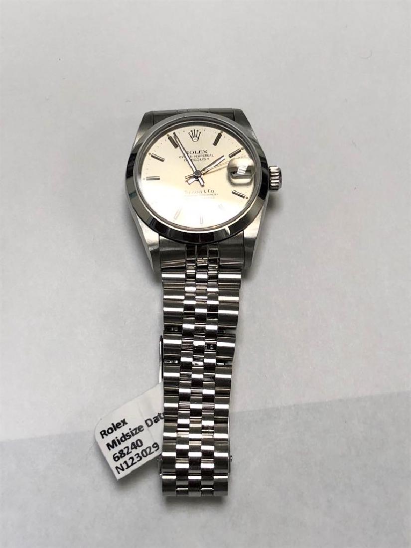 Pre-Owned Rolex Datejust: Pre-Owned Rolex Datejust Model : 68240 Serial : N123029 Gender : Mid-size Features : Automatic 2135 movement w/date, scratch-resistant sapphire crystal, waterproof screw-down crown Case : Stainless st