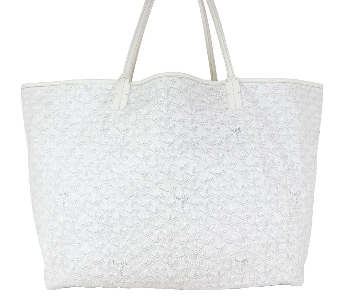 Goyard Chevron St Louis GM White Tote Bag: Goyard Chevron St Louis GM White Tote Bag Brand : Goyard Serial : SUT020114 Condition : Mint/Almost new SIze : 15.25" x 12.25" x 7.5" Inch (Legth x Height x Depth) Come With : Goyard Dust Bag #RK90
