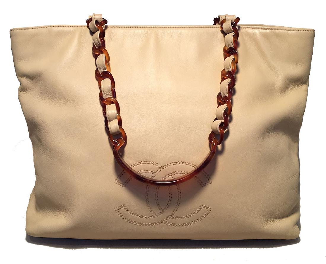 Chanel Vintage Beige Leather Tortoiseshell Chain Strap: BEAUTIFUL Chanel Vintage Beige Leather Tortoiseshell Chain Strap Shoulder Bag Tote in very good condition. Beige lambskin leather exterior with CC logo quilted along the front side. Acrylic tortoisesh