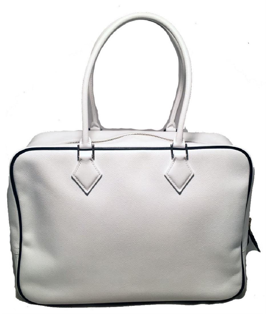 Hermes Black and White Veau Grain Leather Plume 32cm: Gorgeous Hermes Black and White Plume 32cm Tote Handbag in excellent condition. White veau grain leather trimmed with black leather piping. Double corded top handles and full top zipper closure. Black