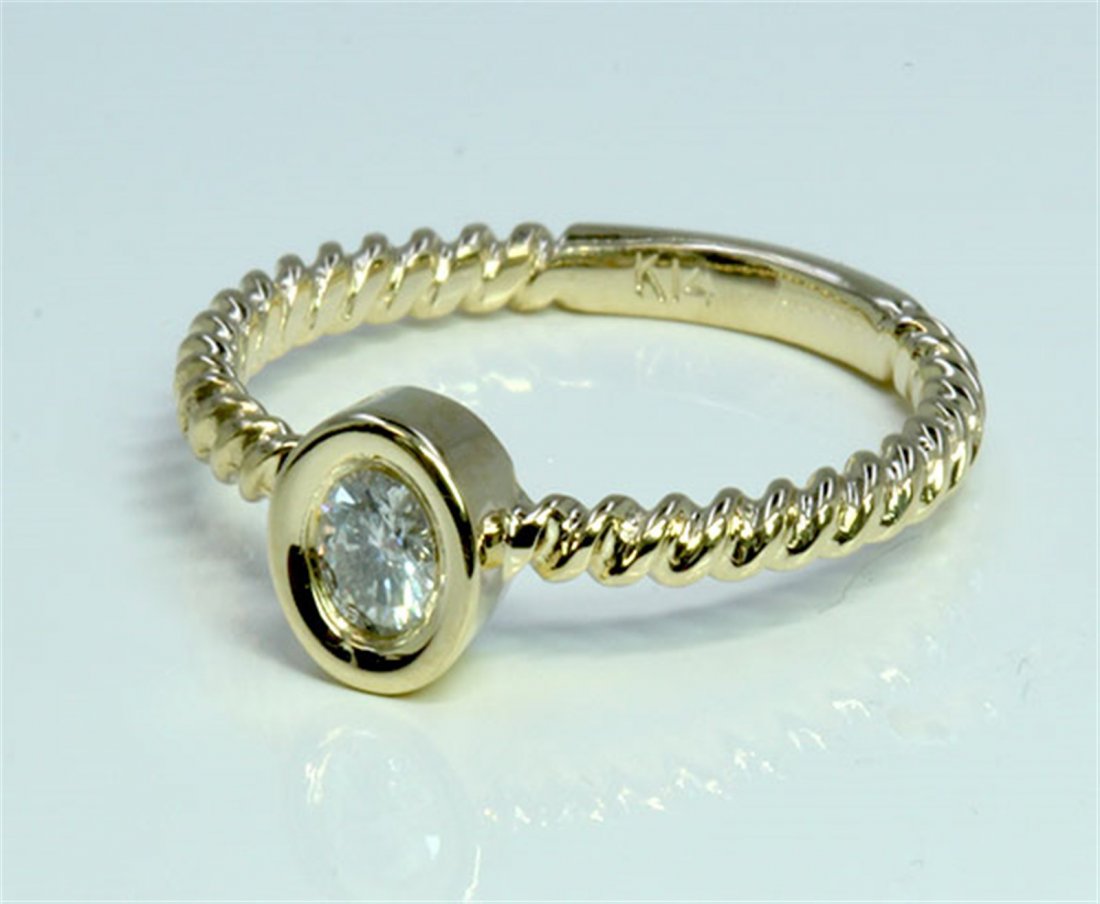 Diamond 0.13 ct Ring 14Kt Yellow Gold 1.79 gr: Diamond 0.13 ct Ring 14Kt Yellow Gold 1.79 gr GVK2/13/15(16)