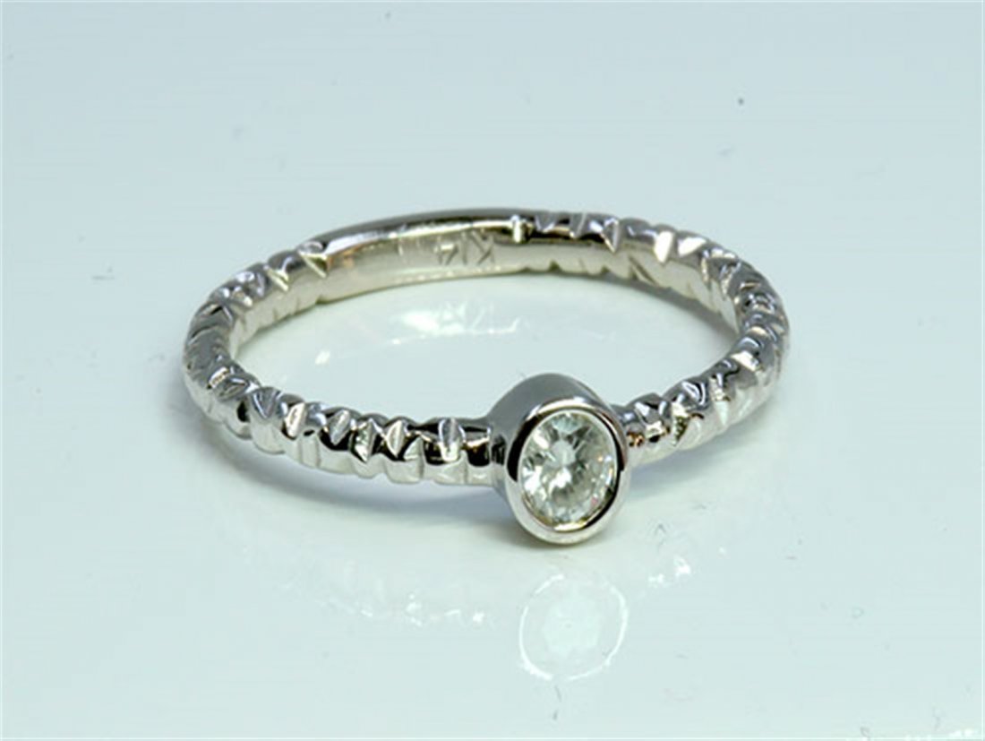 Diamond 0.09 ct Ring 14Kt White Gold 1.53 gr: Diamond 0.09 ct Ring 14Kt White Gold 1.53 gr GVK2/13/15(5)
