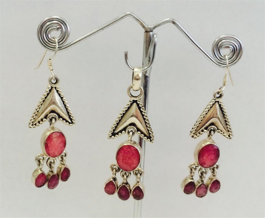 Sterling Silver .925 Ruby corrundum Arrow Set (Pendant: Sterling Silver .925 Ruby corrundum Arrow Set (Pendant & Earring 19.71g)