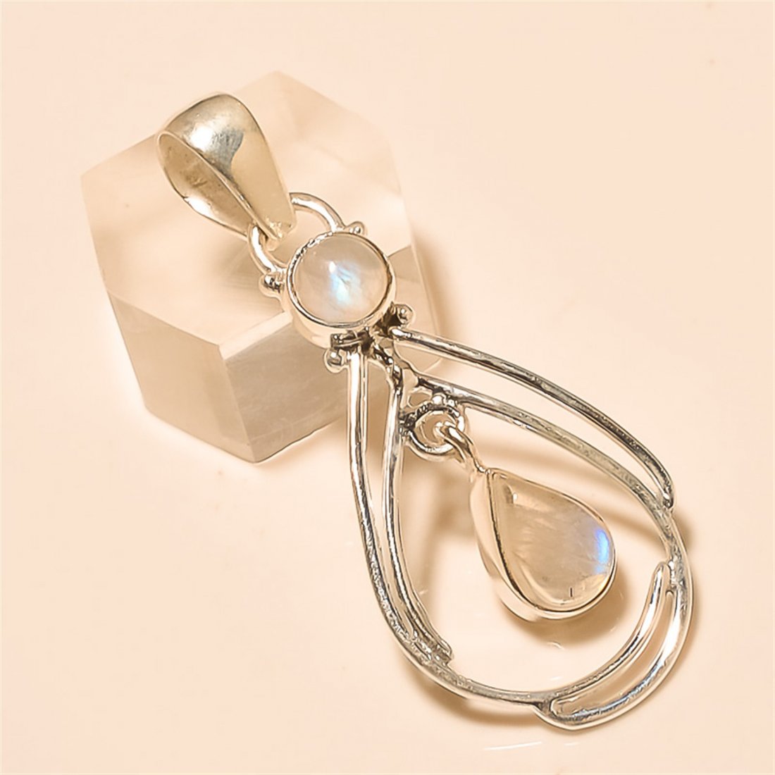moonstone Pendant Solid Sterling Silver: moonstone Pendant Solid Sterling Silver Length:1.75 inch Weight:4 gram #P-233
