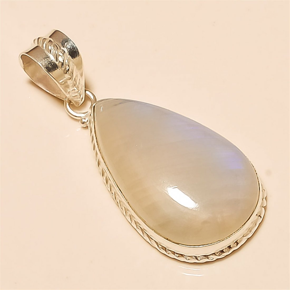 Moonstone Pendant Solid Sterling Silver: Moonstone Pendant Solid Sterling Silver Length:2 inch Weight:12 gram #P-530