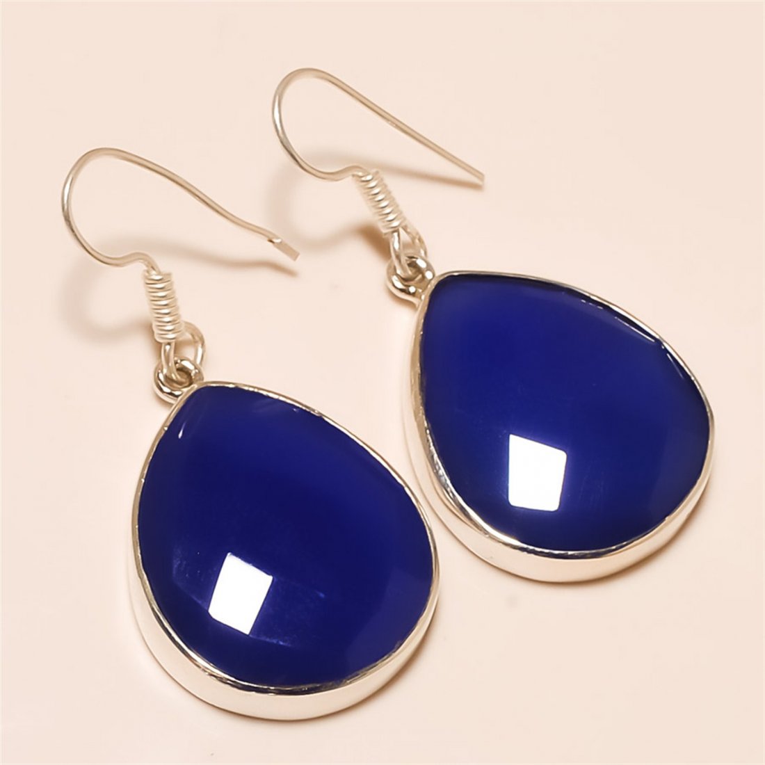 Chalcedony Earring Solid Sterling Silver: Chalcedony Earring Solid Sterling Silver Length:1.25 inch Weight:14 gram #E-177