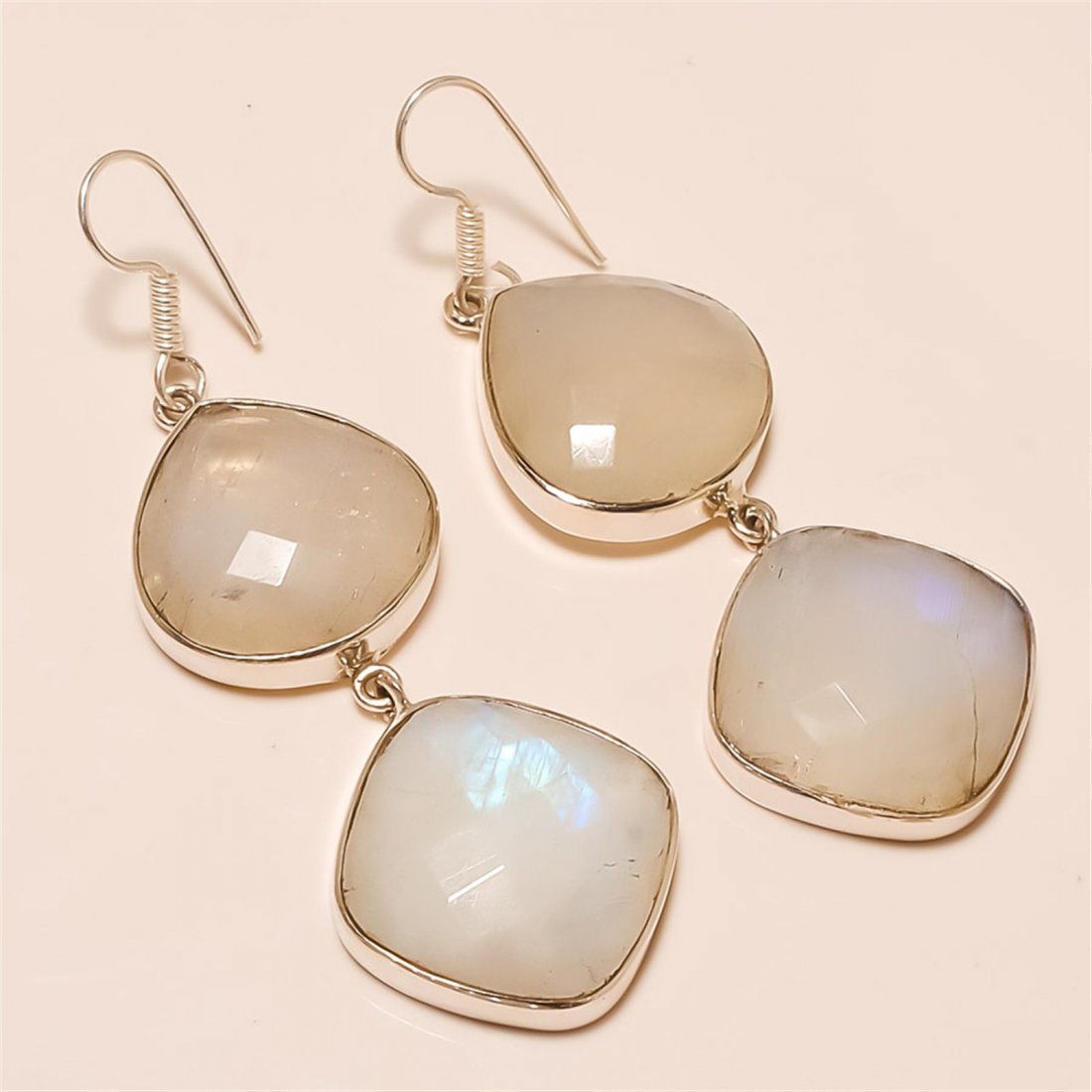 Moonstone Earring Solid Sterling Silver: Moonstone Earring Solid Sterling Silver Length:2 inch Weight:24 gram #E-141