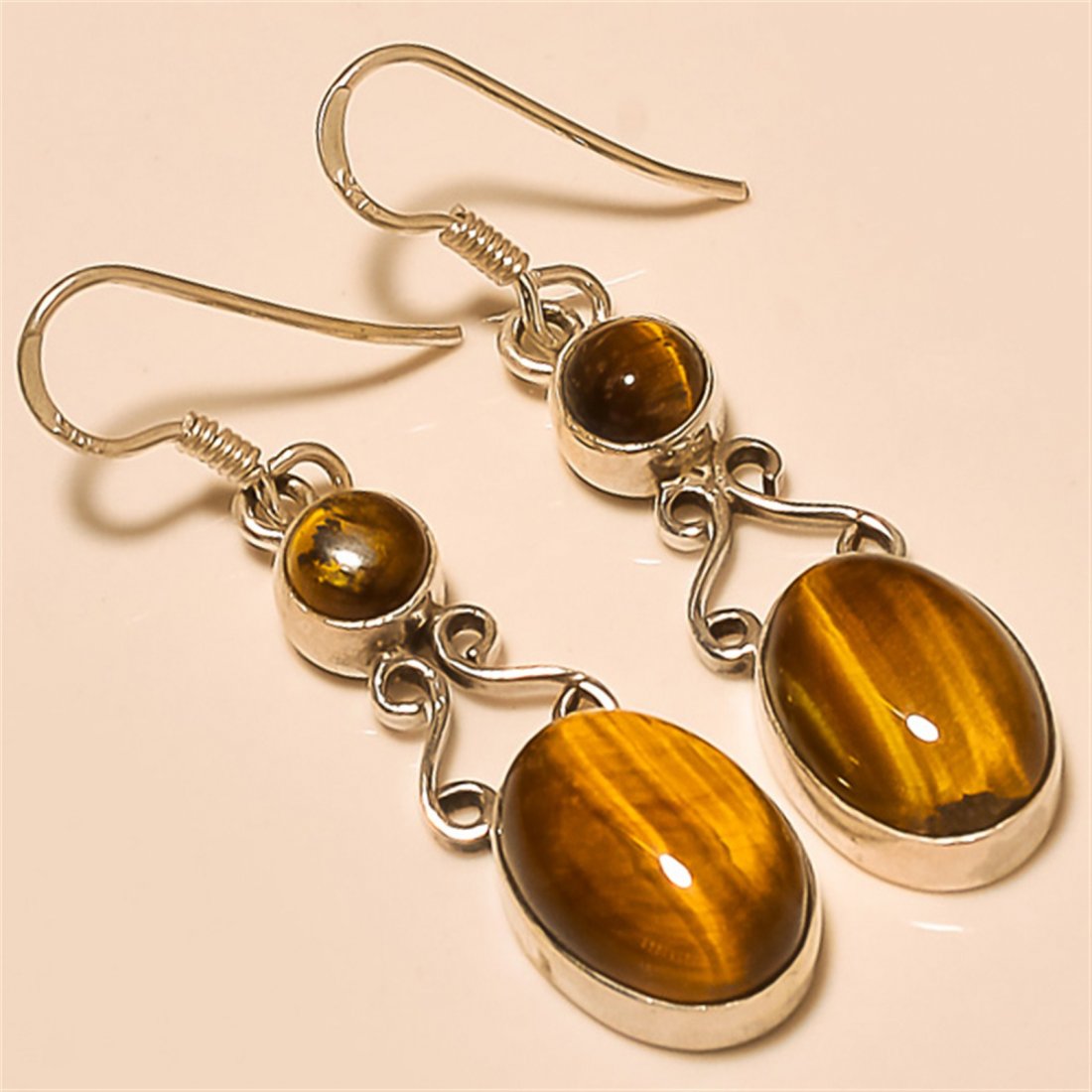 Tiger Eye Earring Solid Sterling Silver: Tiger Eye Earring Solid Sterling Silver Length:1.75 inch Weight:7 gram #E-075