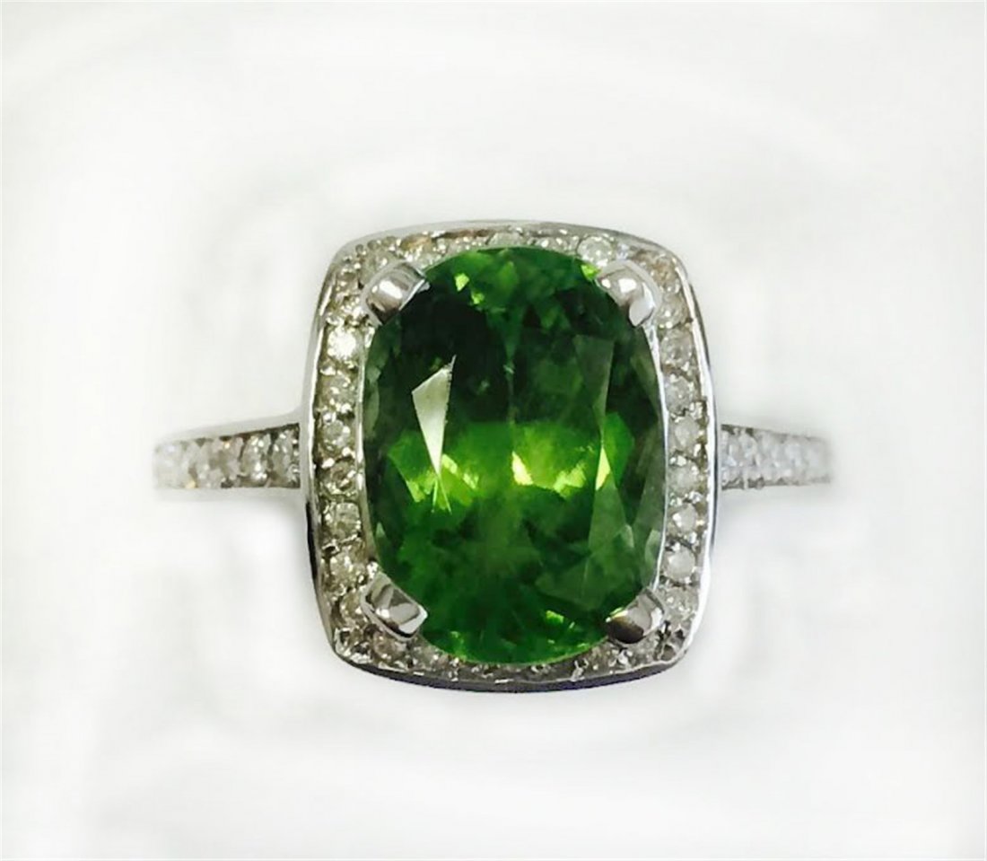 PERIDOT 4.46CT, 14K W/G RING 4.82GRAM / DIAMOND RD: PERIDOT 4.46CT, 14K W/G RING 4.82GRAM / DIAMOND RD 0.45CT