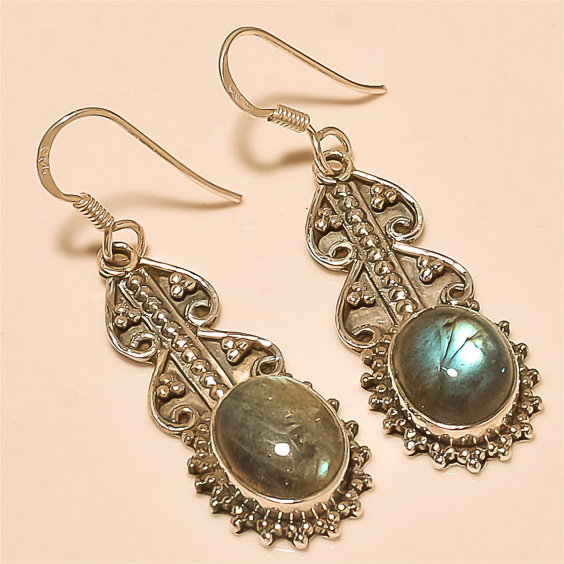 Labradorite Earring Solid Sterling Silver: Labradorite Earring Solid Sterling Silver Length:1.5 inch Weight:6 gram #E-072