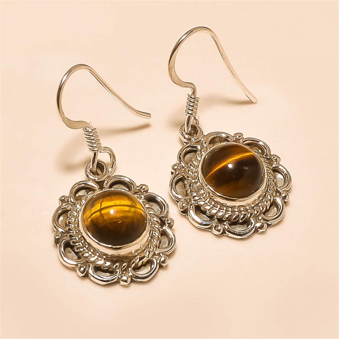 Tiger Eye Earring Solid Sterling Silver: Tiger Eye Earring Solid Sterling Silver Length:0.75 inch Weight:5 gram #E-153