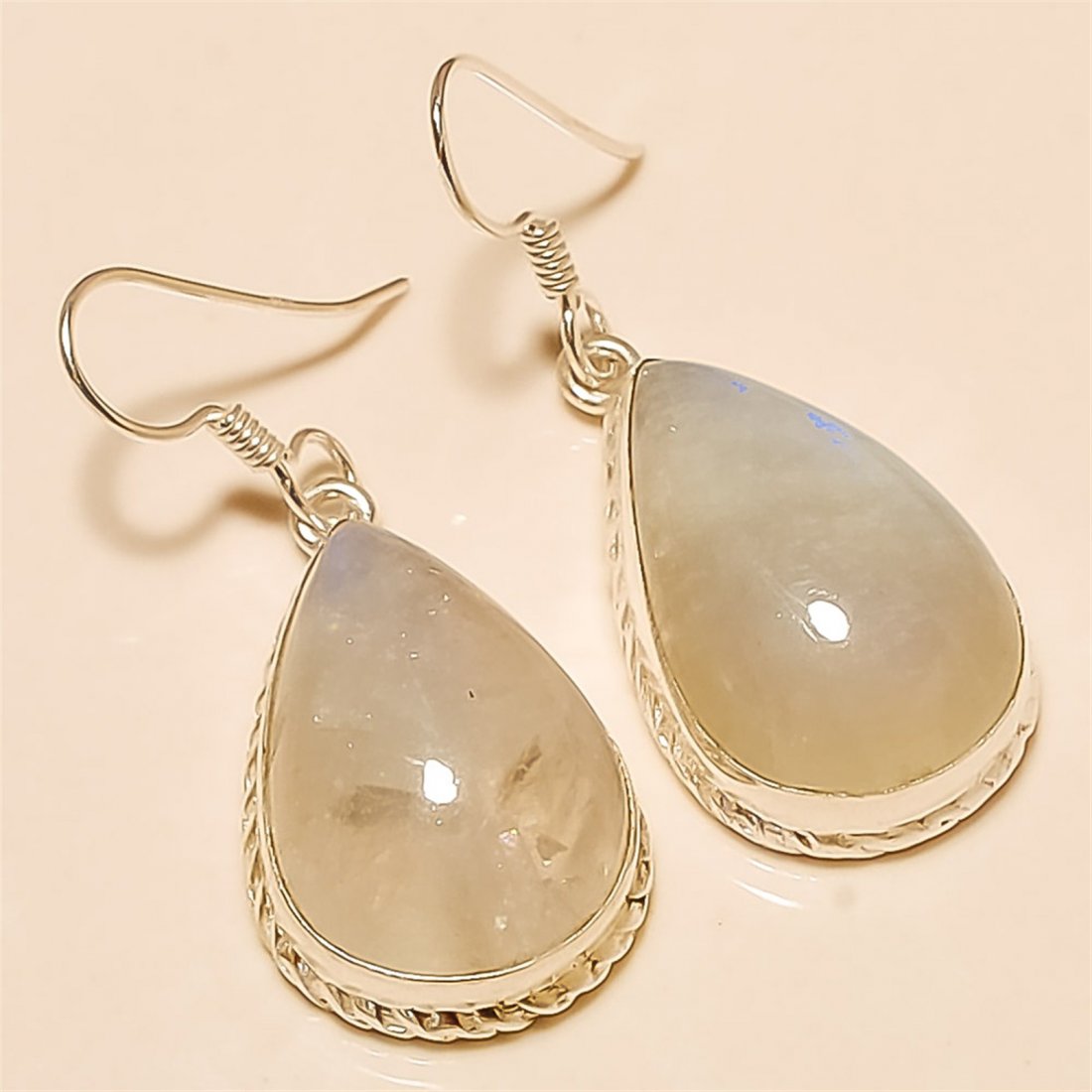Moonstone Earring Solid Sterling Silver: Moonstone Earring Solid Sterling Silver Length:1.75 inch Weight:10 gram #E-110