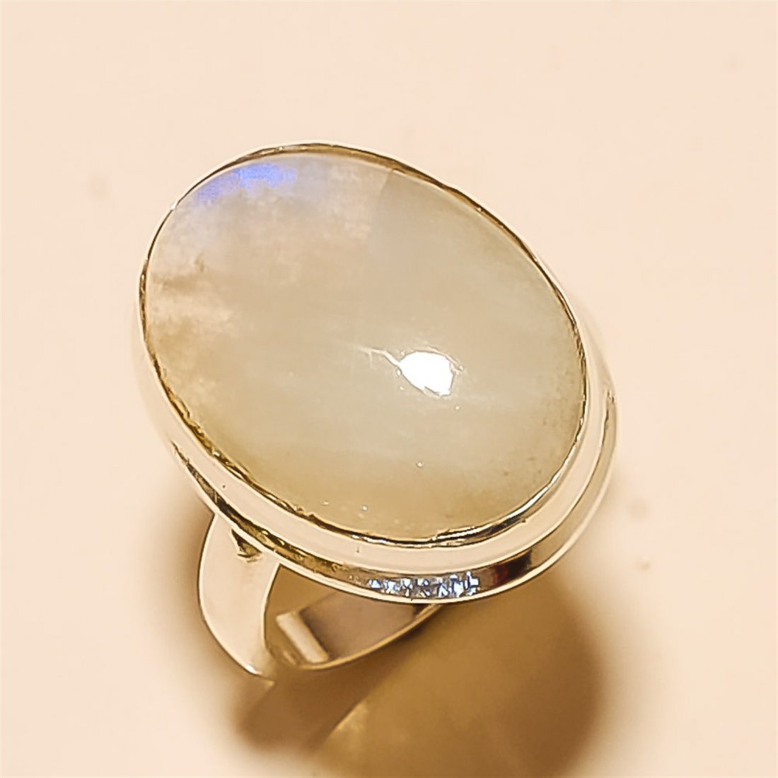 Moonstone RING Solid Sterling Silver: Moonstone RING Solid Sterling Silver Length:0.75inch Weight:6gram #R-137