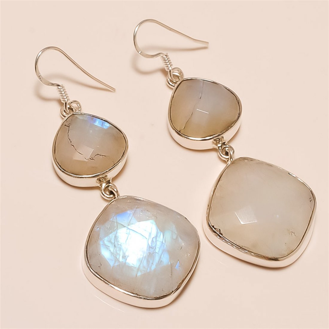 Moonstone Earring Solid Sterling Silver: Moonstone Earring Solid Sterling Silver Length:2 inch Weight:21 gram #E-142