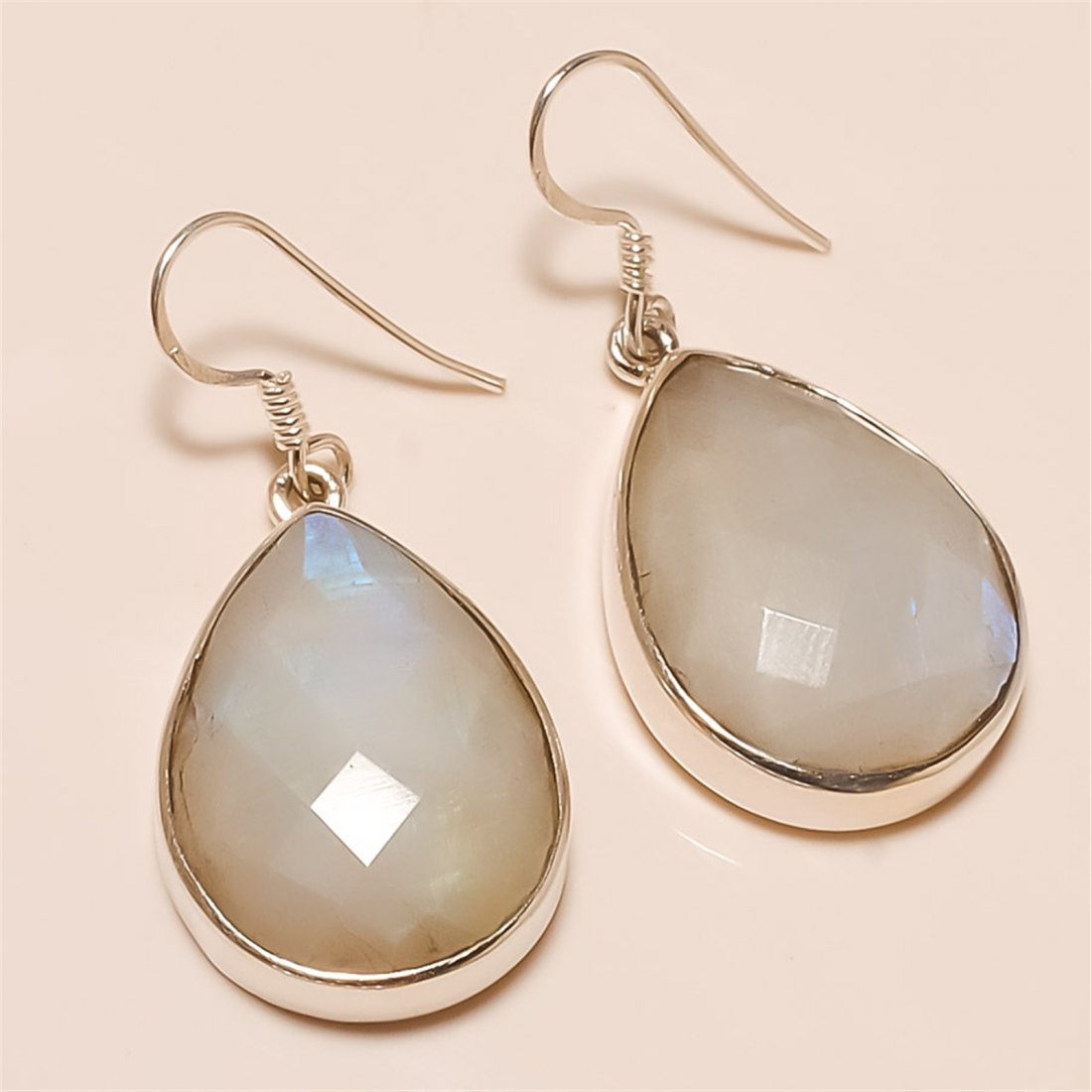 Moonstone Earring Solid Sterling Silver: Moonstone Earring Solid Sterling Silver Length:1.25 inch Weight:14 gram #E-145