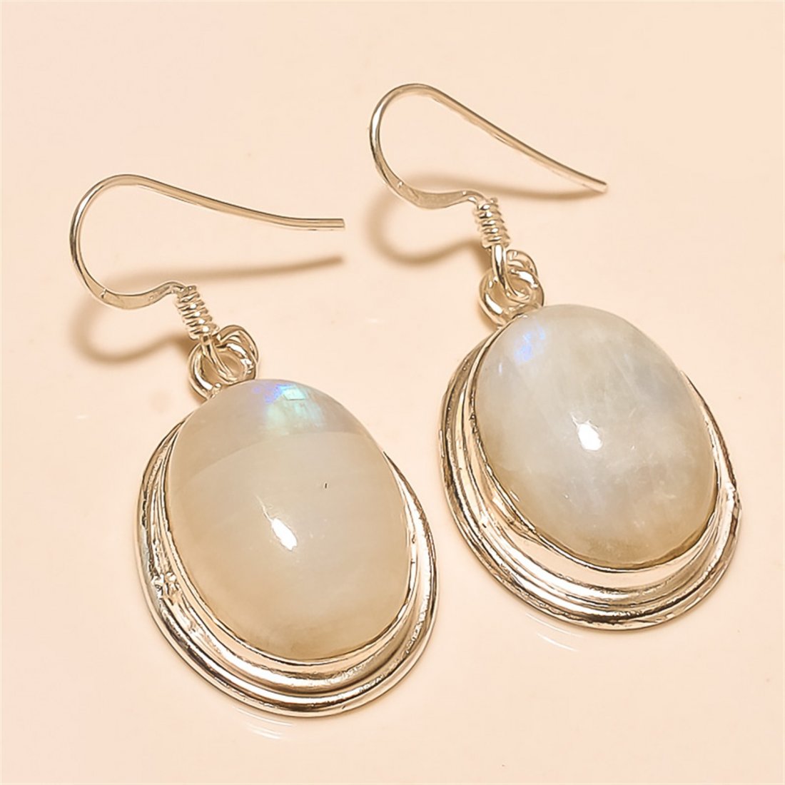 Moonstone Earring Solid Sterling Silver: Moonstone Earring Solid Sterling Silver Length:1 inch Weight:11 gram #E-138