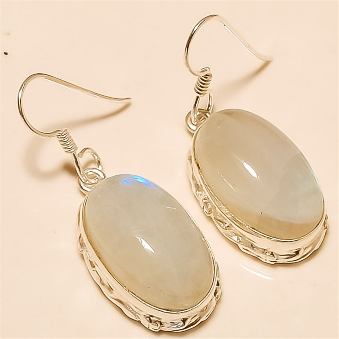 Moonstone Earring Solid Sterling Silver: Moonstone Earring Solid Sterling Silver Length:2 inch Weight:10 gram #E-094