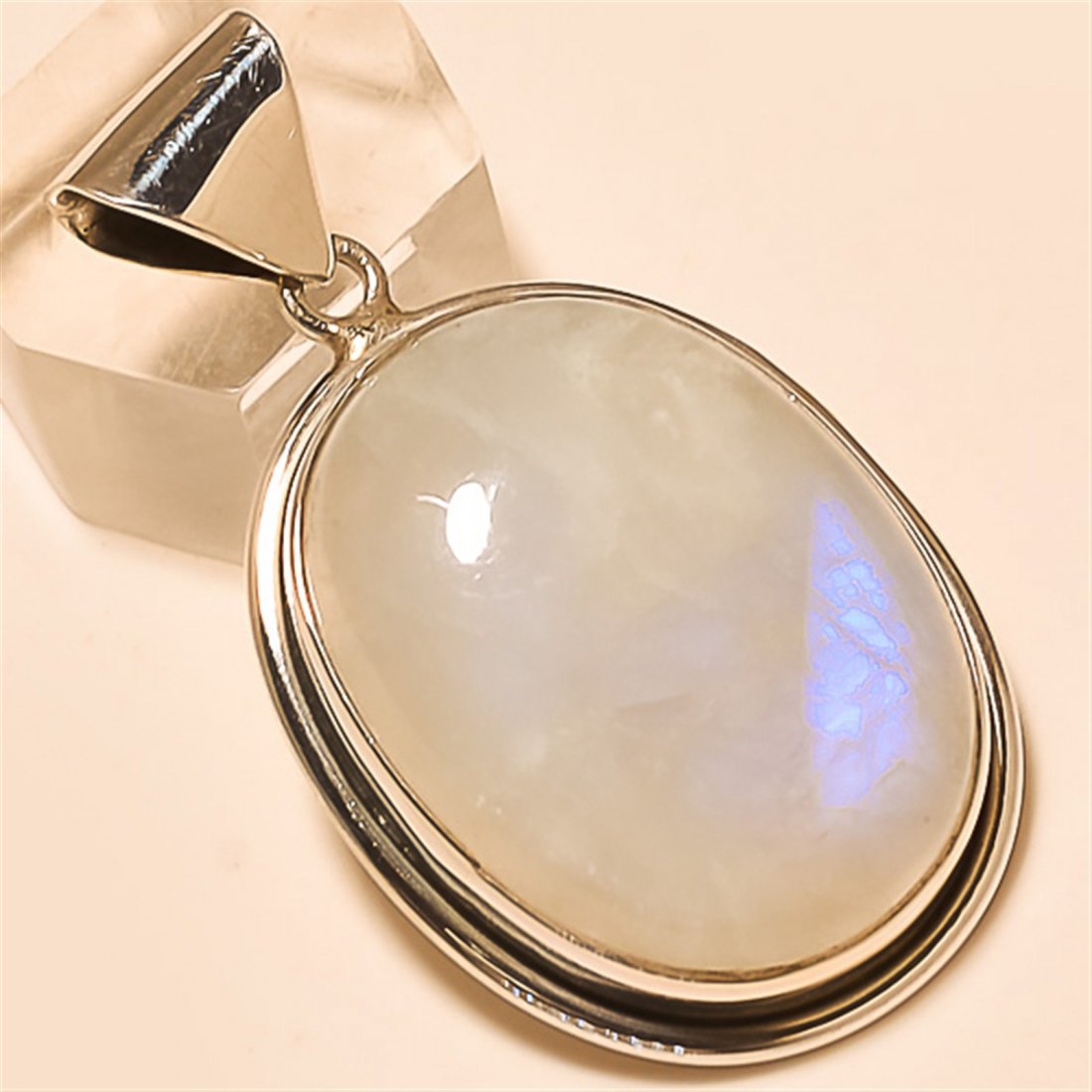Moonstone Pendant Solid Sterling Silver: Moonstone Pendant Solid Sterling Silver Length:1.7 inch Weight:13 gram #P-157