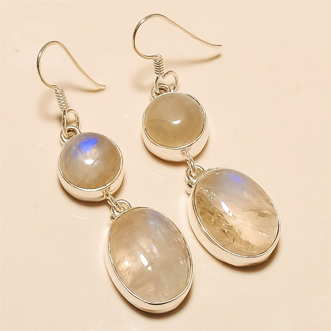 Moonstone Earring Solid Sterling Silver: Moonstone Earring Solid Sterling Silver Length:2 inch Weight:11 gram #E-096