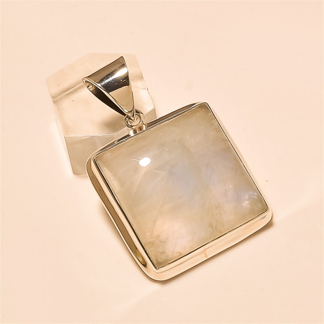 Moonstone Pendant Solid Sterling Silver: Moonstone Pendant Solid Sterling Silver Length:1.5 inch Weight:13 gram #P-137