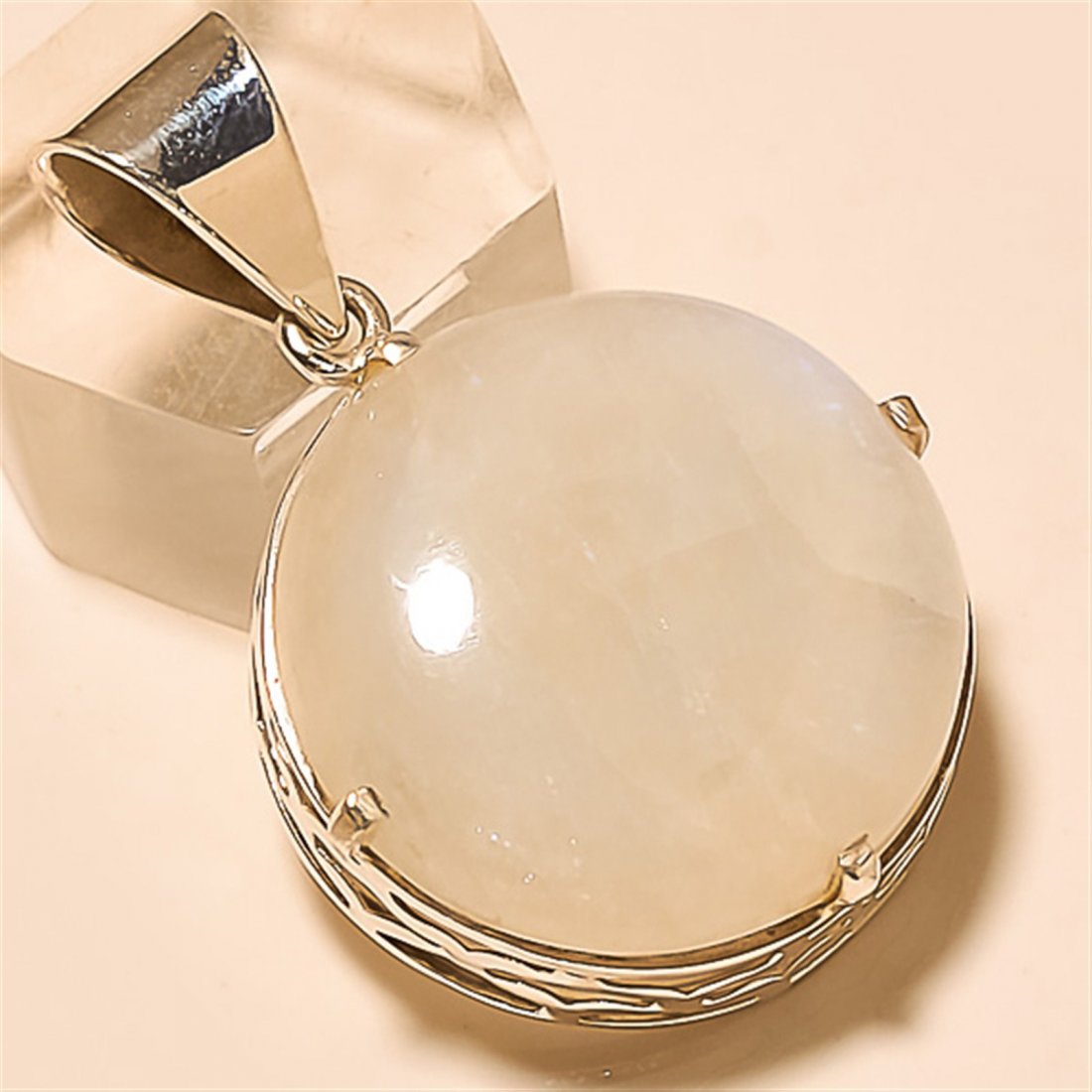 Moonstone Pendant Solid Sterling Silver: Moonstone Pendant Solid Sterling Silver Length:1.4 inch Weight:9 gram #P-045