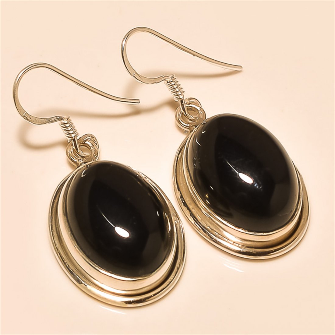 black spinel Earring Solid Sterling Silver: black spinel Earring Solid Sterling Silver Length:1 inch Weight:11 gram #E-140
