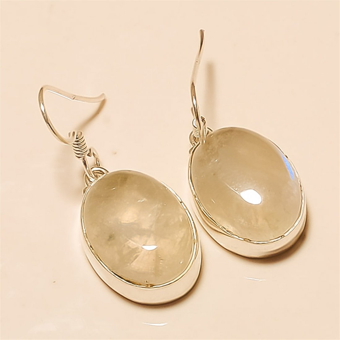 Moonstone Earring Solid Sterling Silver: Moonstone Earring Solid Sterling Silver Length:1.25 inch Weight:9 gram #E-100