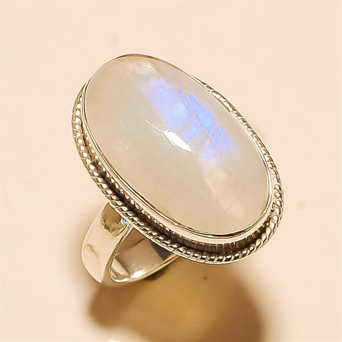 Moonstone RING Solid Sterling Silver: Moonstone RING Solid Sterling Silver Length:0.75inch Weight:7gram #R-077