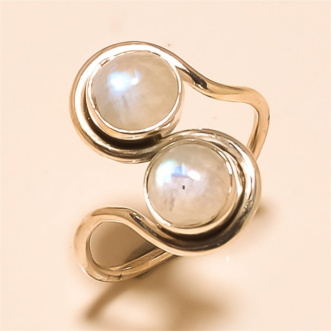 Moonstone RING Solid Sterling Silver: Moonstone RING Solid Sterling Silver Length:0.75inch Weight:3gram #R-156