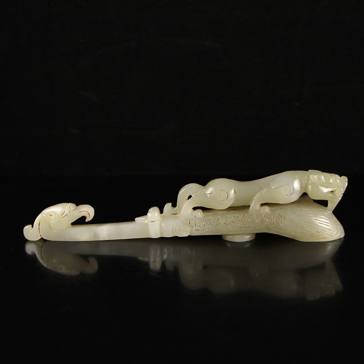 Chinese Qing Period Carved Celadon Jade Belt Hook. (1 of 4)