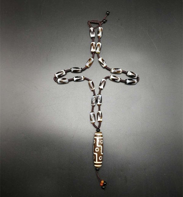 Tibetan Dzi Bead Necklace (1 of 5)