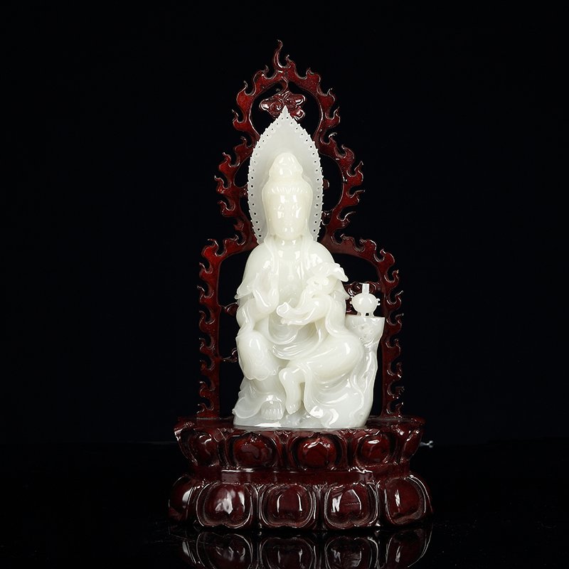 Chinese Qing Dynasty Hetian Jade Kwan Yin Statue