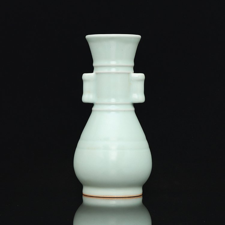 Chinese Qing qianlong azure glaze Two ears Vases (1 of 6)