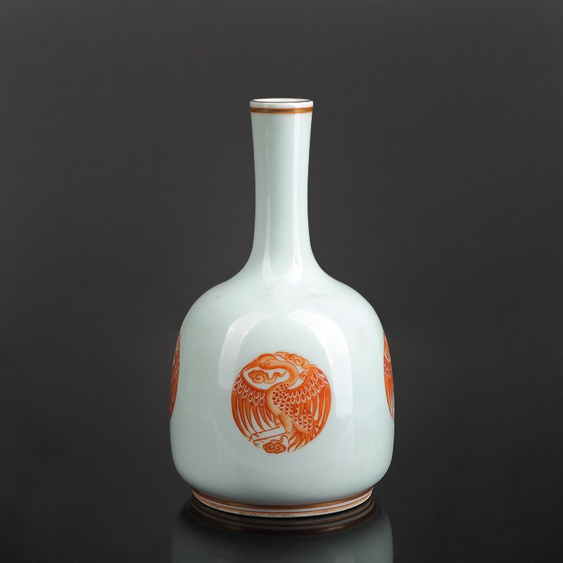 Chinese Red and white dragon Porcelain Vase: Chinese Red and white dragon Porcelain Vase , Guangxu Mark, .Size: 20 * 10cm