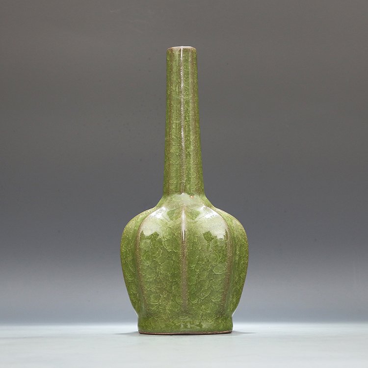 Chinese Guan kiln Green glaze Porcelain Vase (1 of 6)