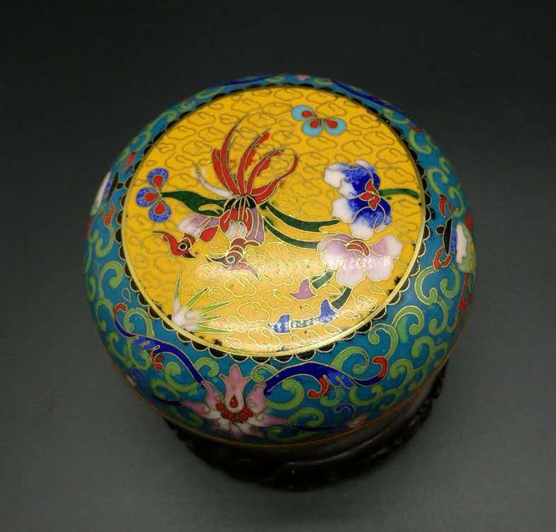 Chinese Cloisonne Round Box (1 of 6)