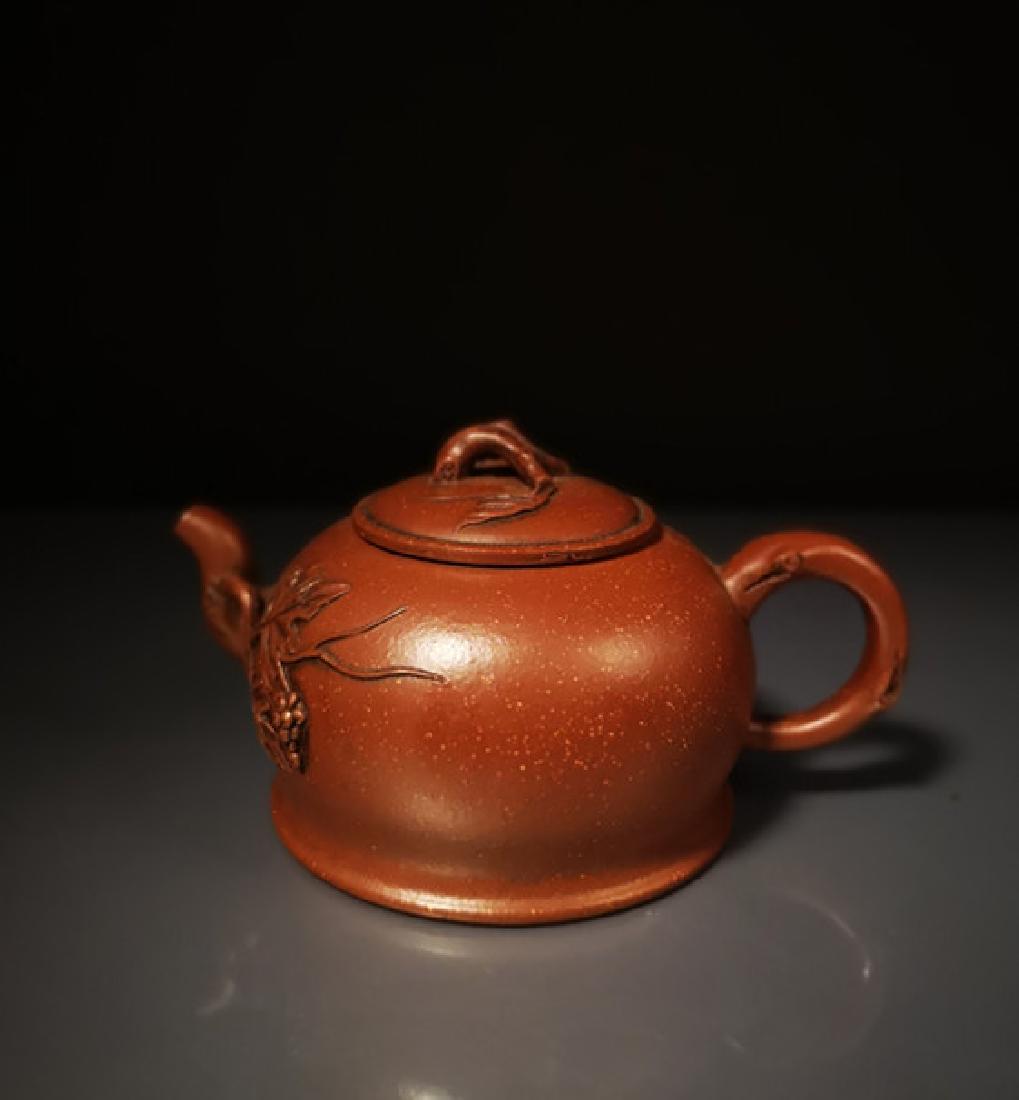 Chinese Zisha Teapot and Cover.(Mark of Zhou Guizhen): Chinese Zisha Teapot and Cover.(Mark of Zhou Guizhen).Size:10.8*8cm