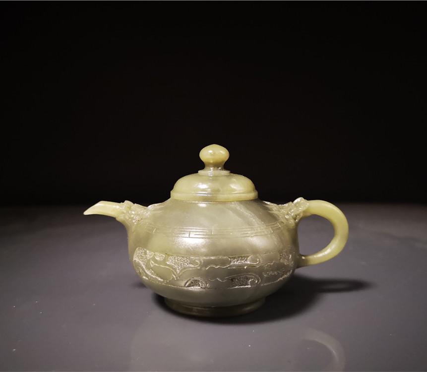 Chinese Antique Hetian Jade Teapot: Chinese Antique Hetian Jade Teapot.Size:111.5*62.5*68.9mm