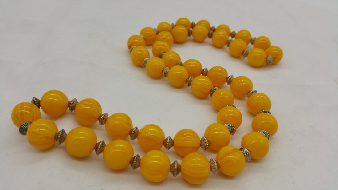 Chinese Amber Buddhist Prayer Beads: Chinese Amber Buddhist Prayer Beads Dimensions (length): 38 cm